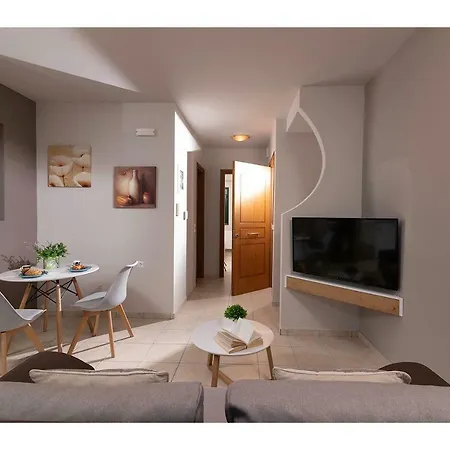 Irini Piskopiano, #2 Apartament *