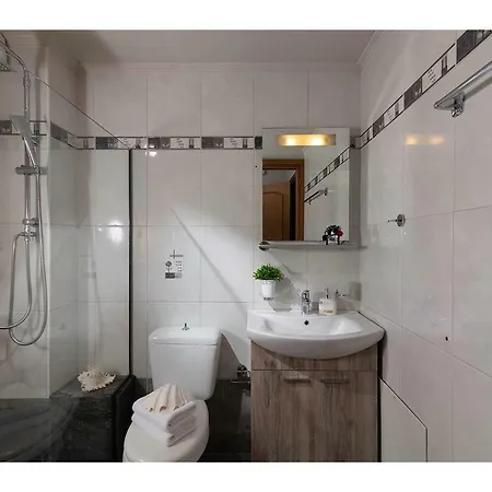 Irini Piskopiano, #2 Apartament